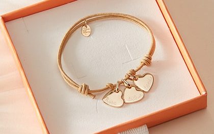 Soldes Merci Maman : profiter des offres sur les bijoux personnalisés