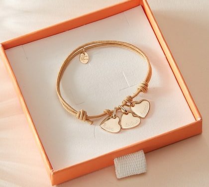Soldes Merci Maman : profiter des offres sur les bijoux personnalisés