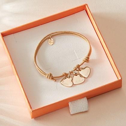 Soldes Merci Maman : profiter des offres sur les bijoux personnalisés