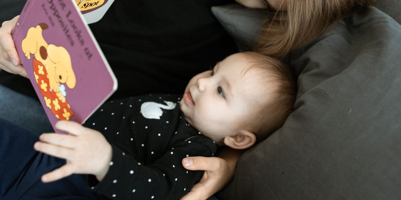 Parrain, marraine : comment choisir le cadeau de naissance de son filleul